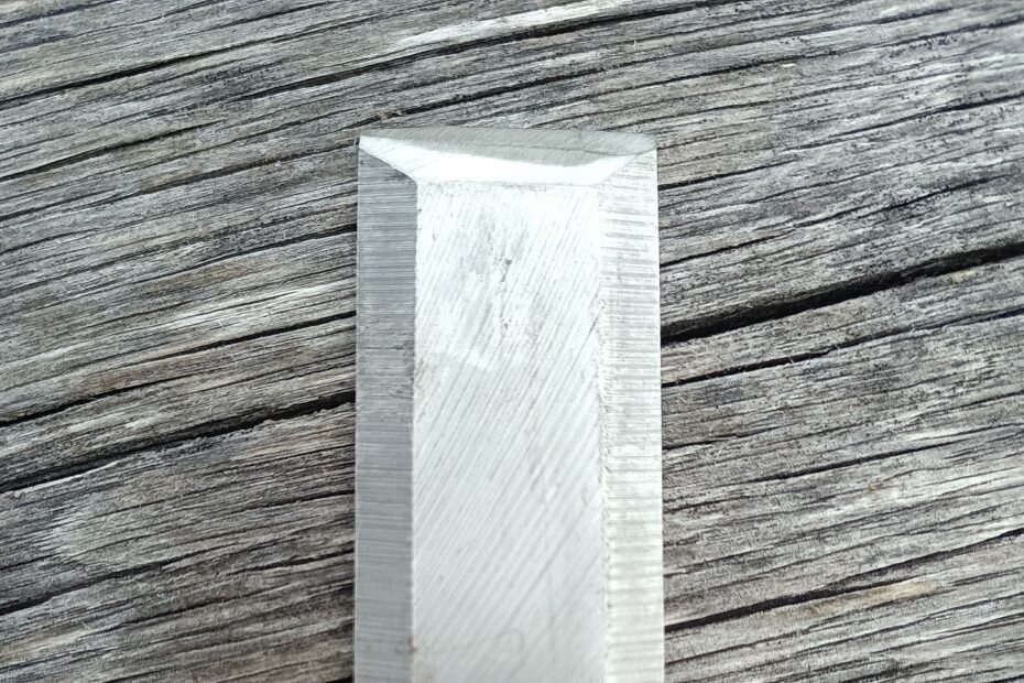 Oprava a nabroušení poškozeného truhlářského dláta